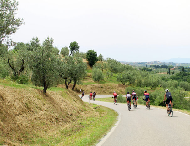 Riding-a-bike-in-Tuscany