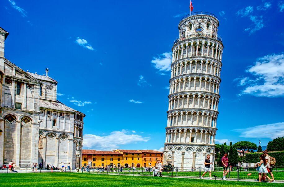 Rent a bike in the gorgeous town of Pisa