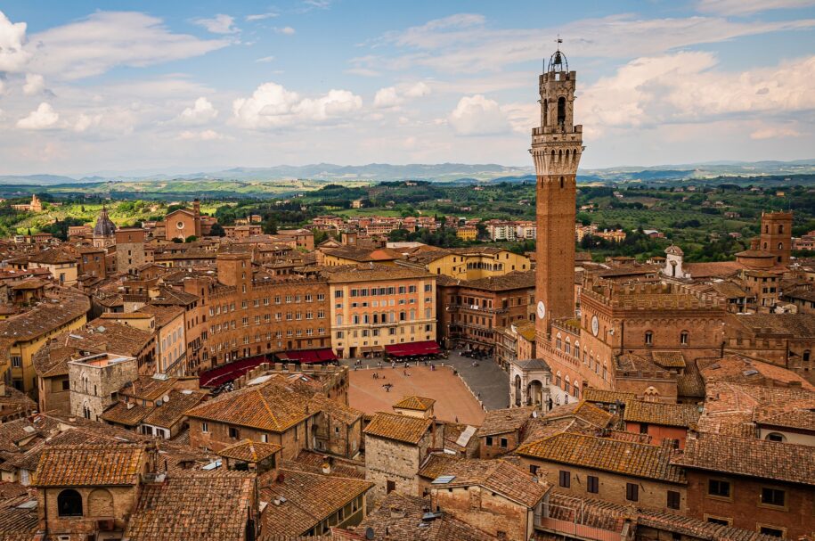 Rent a bike in Siena and discover its beautiful countryside