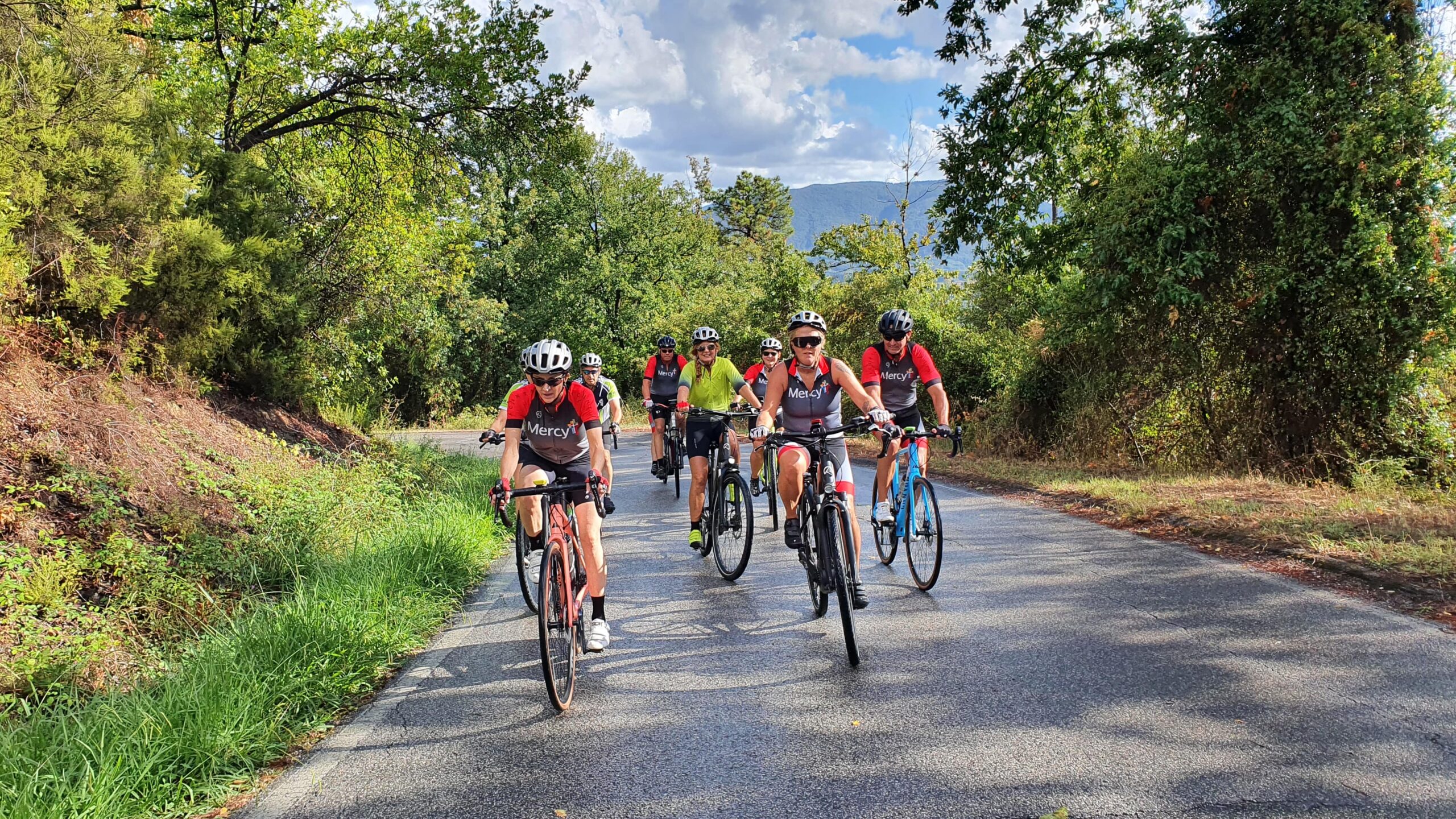 Cycling-in-Tuscany-with-friends